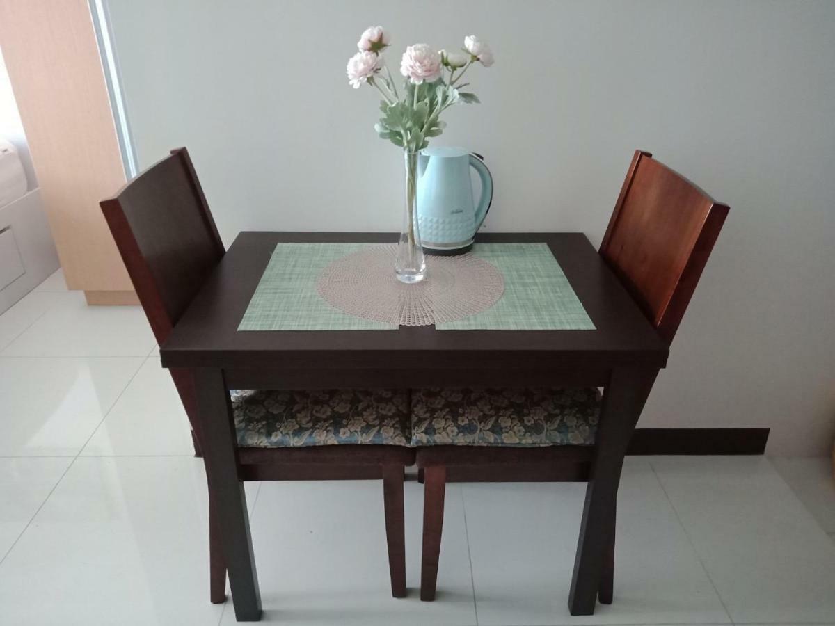 Chillax Studio 101 Newport Boulevard Manila Exteriör bild