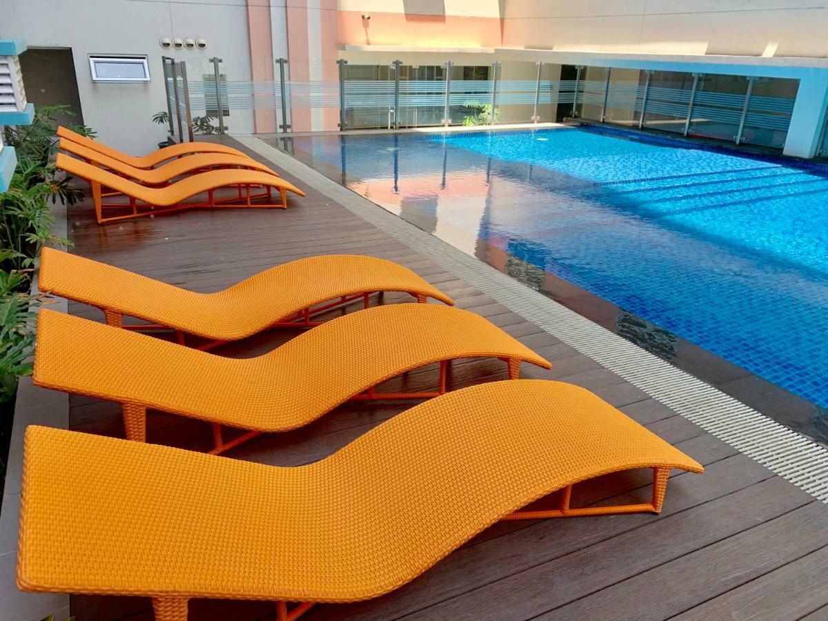 Chillax Studio 101 Newport Boulevard Manila Exteriör bild