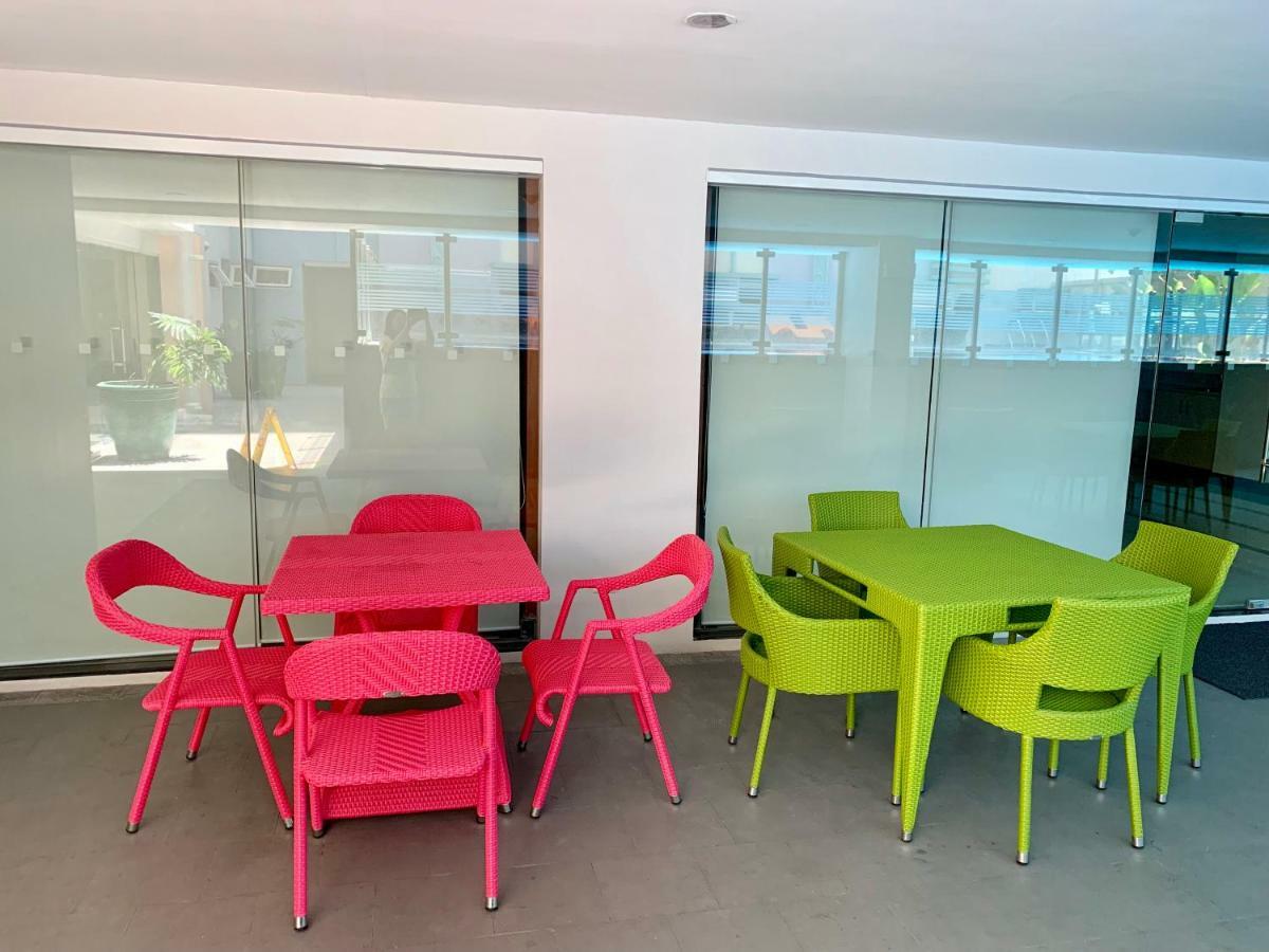 Chillax Studio 101 Newport Boulevard Manila Exteriör bild