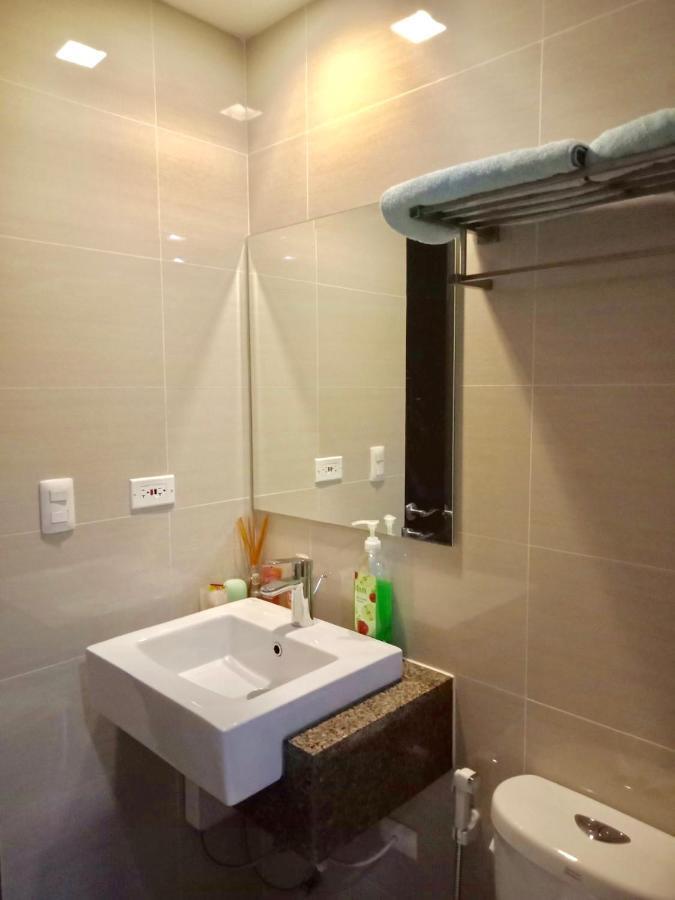 Chillax Studio 101 Newport Boulevard Manila Exteriör bild